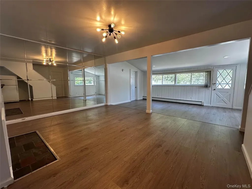 61 Friendly Road Hicksville NY 11801
