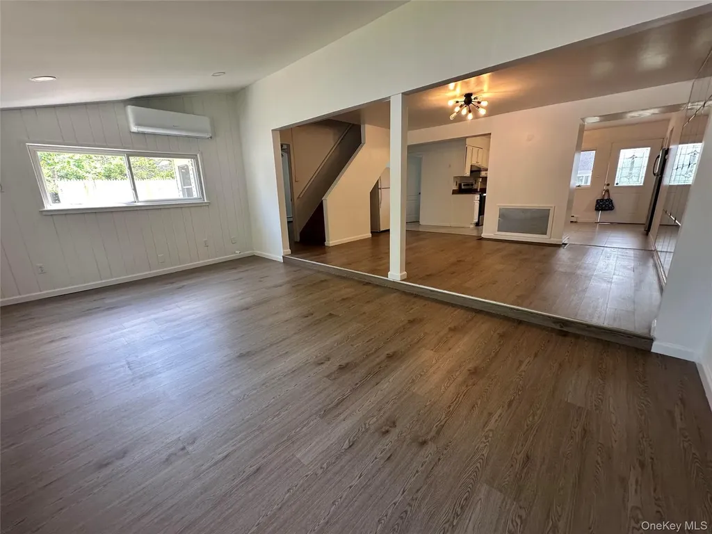61 Friendly Road Hicksville NY 11801