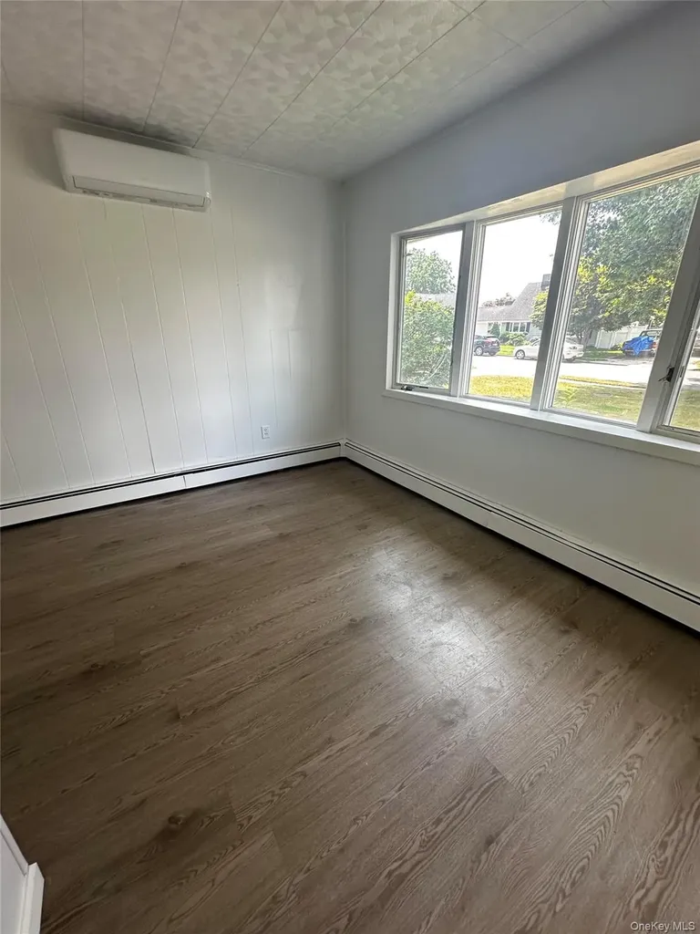 61 Friendly Road Hicksville NY 11801