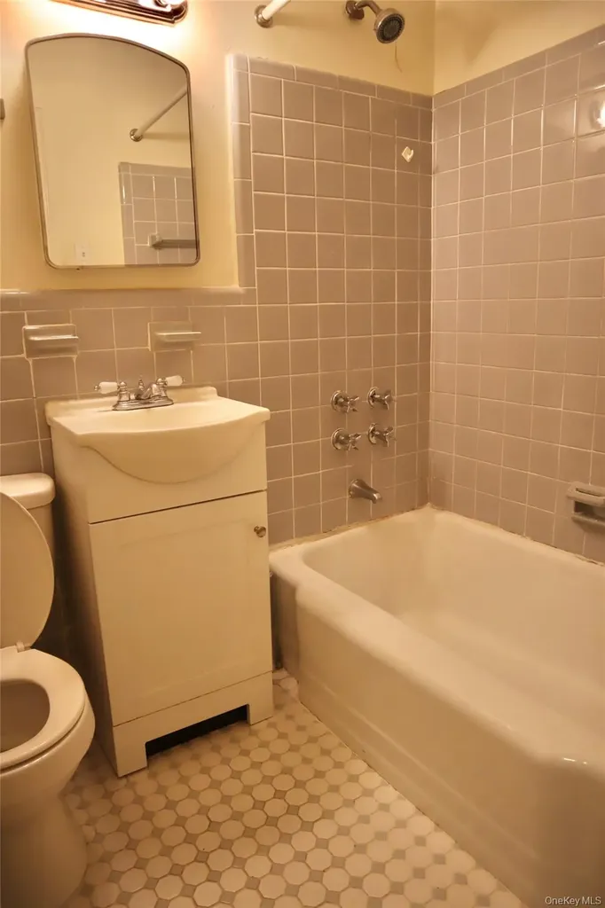 220 E 87th Street New York (manhattan) NY 10128