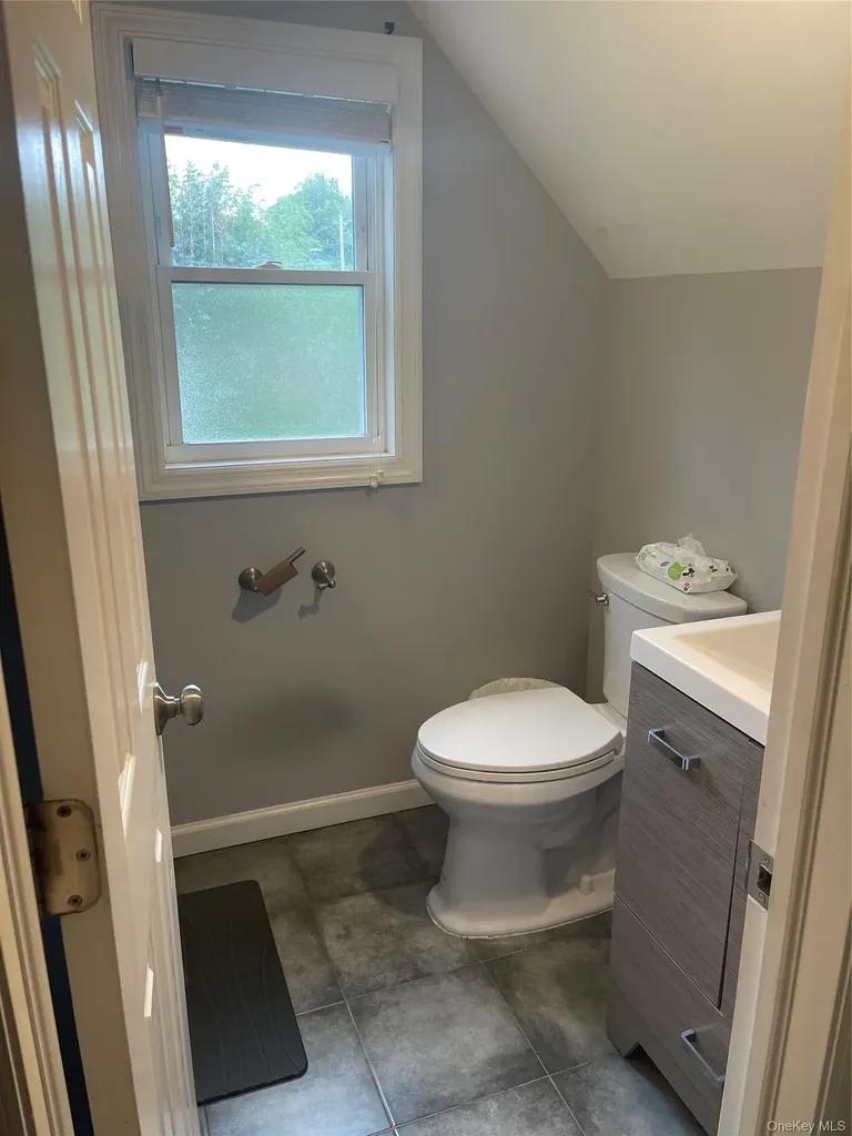 16 Oak Avenue Riverhead NY 11901