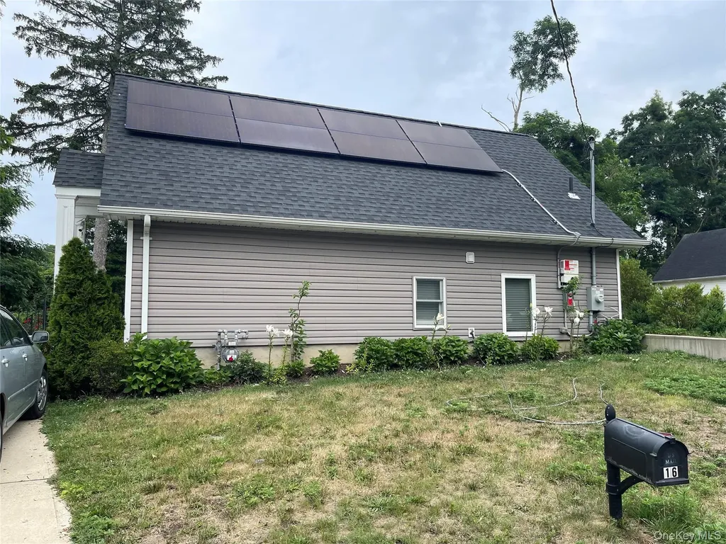 16 Oak Avenue Riverhead NY 11901