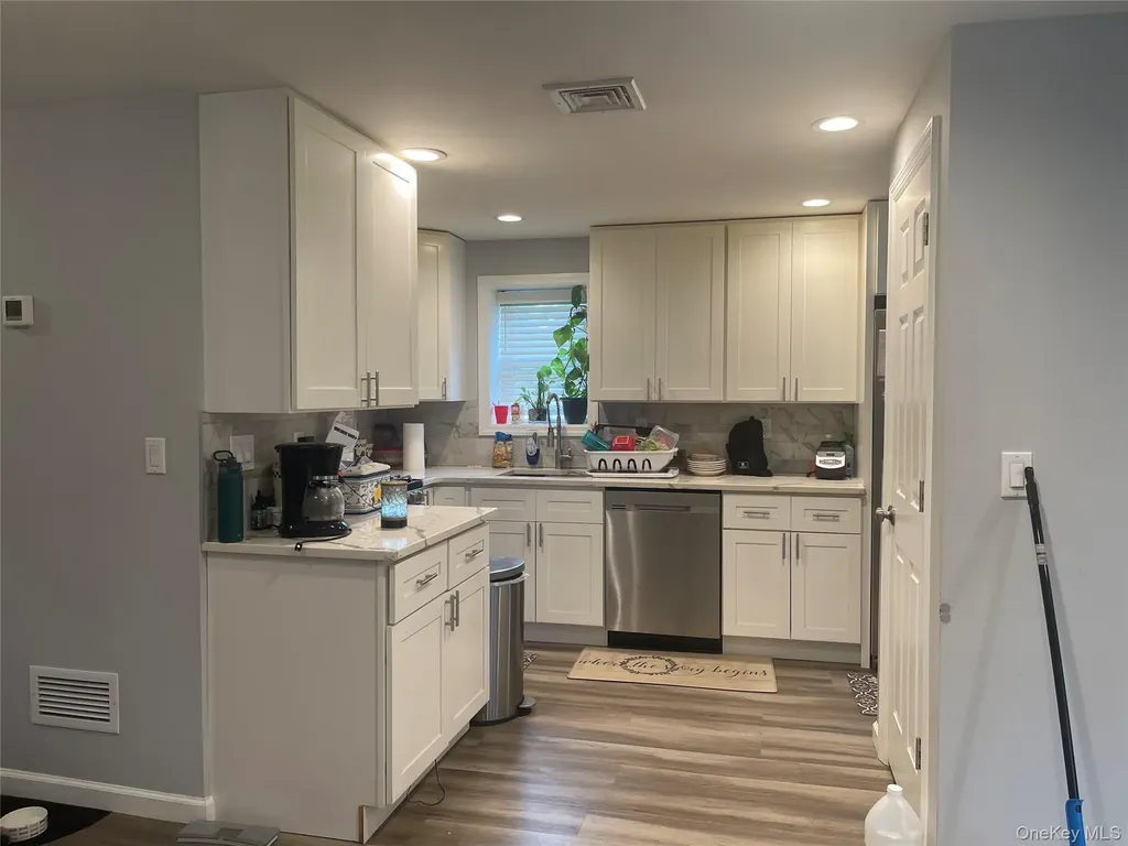16 Oak Avenue Riverhead NY 11901