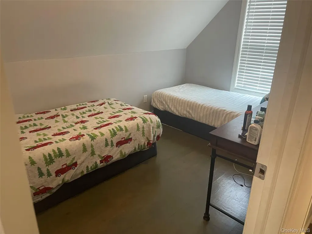 16 Oak Avenue Riverhead NY 11901