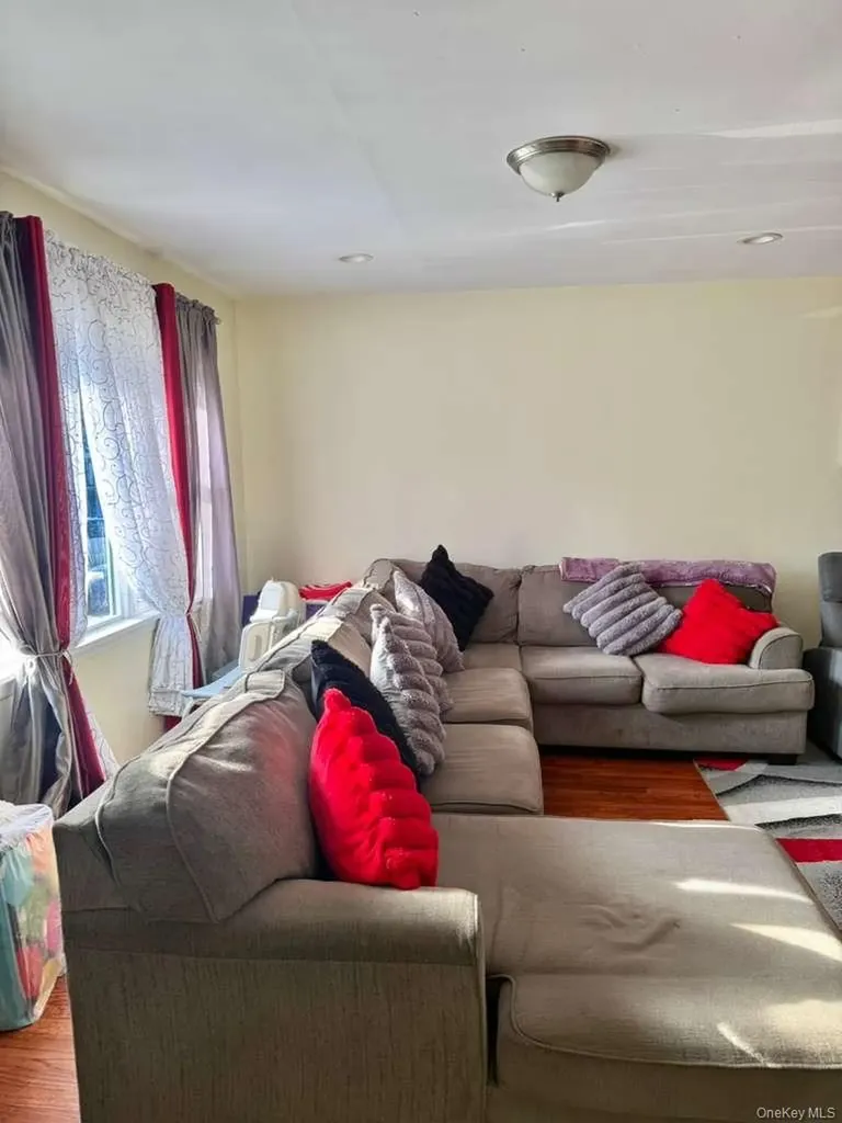 14983 254th Street Rosedale NY 11422