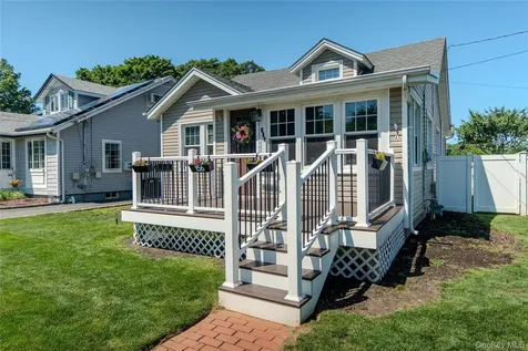 156 Fairview Avenue Bayport NY 11705
