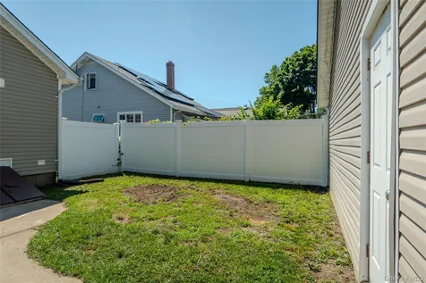 156 Fairview Avenue Bayport NY 11705
