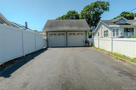 156 Fairview Avenue Bayport NY 11705
