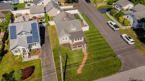 156 Fairview Avenue Bayport NY 11705