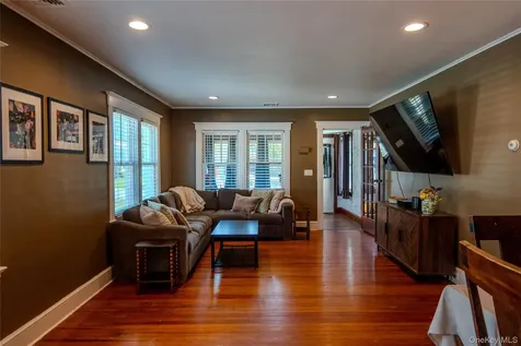 156 Fairview Avenue Bayport NY 11705