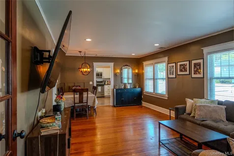 156 Fairview Avenue Bayport NY 11705