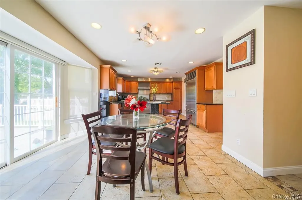 66 Maple Street Roslyn Heights NY 11577