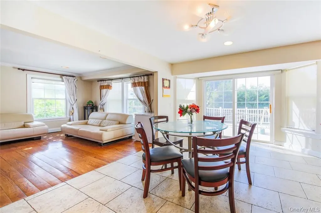 66 Maple Street Roslyn Heights NY 11577