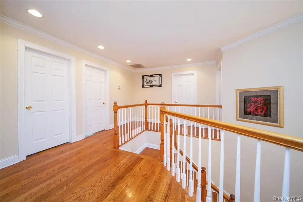 66 Maple Street Roslyn Heights NY 11577