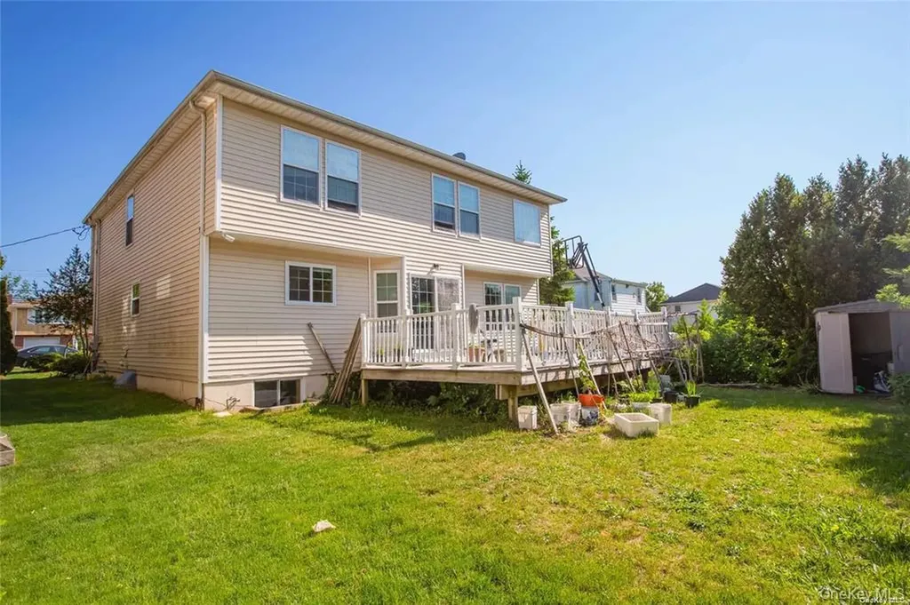 66 Maple Street Roslyn Heights NY 11577