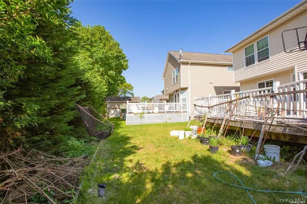 66 Maple Street Roslyn Heights NY 11577