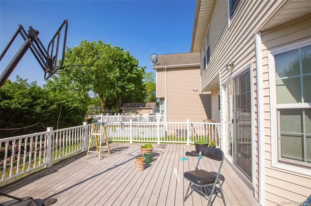 66 Maple Street Roslyn Heights NY 11577