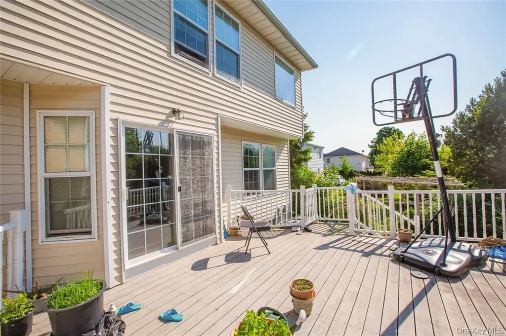 66 Maple Street Roslyn Heights NY 11577