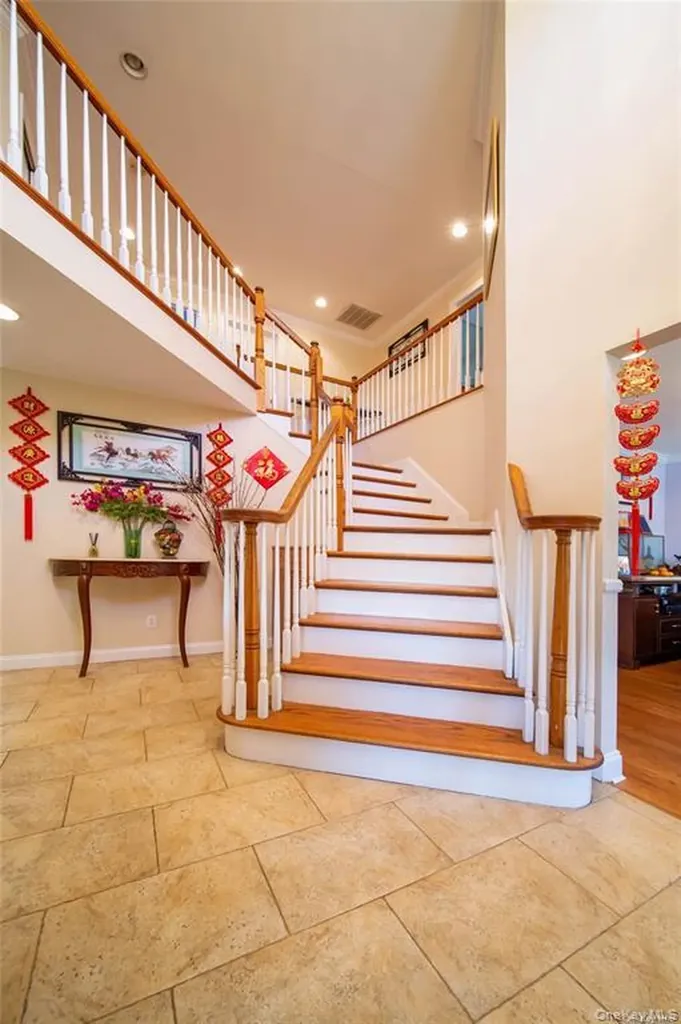 66 Maple Street Roslyn Heights NY 11577