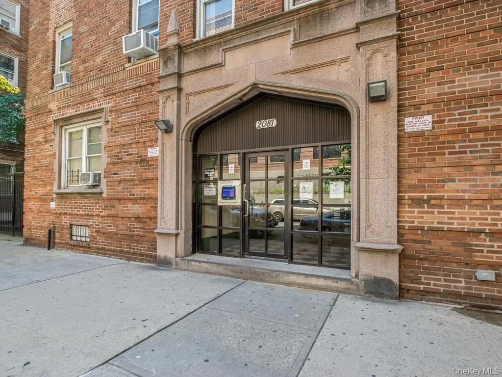 2081 Cruger Avenue Bronx NY 10462