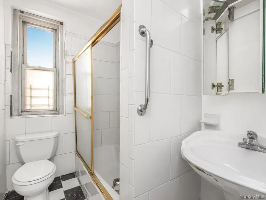 2081 Cruger Avenue Bronx NY 10462