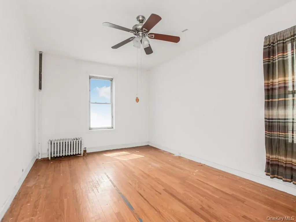 2081 Cruger Avenue Bronx NY 10462