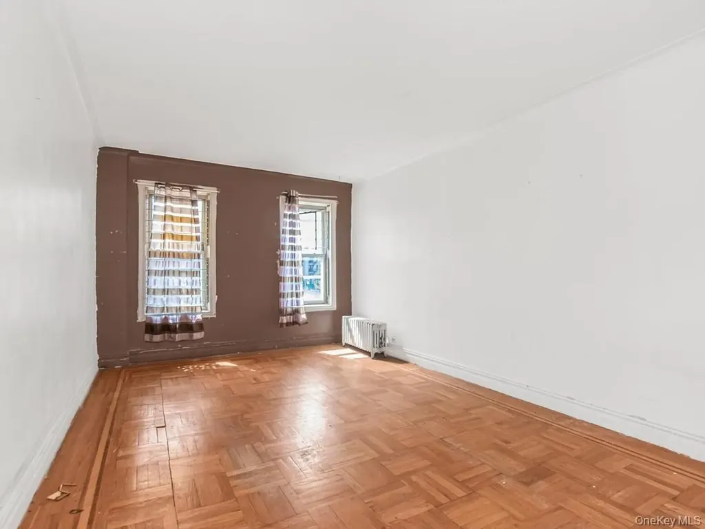 2081 Cruger Avenue Bronx NY 10462