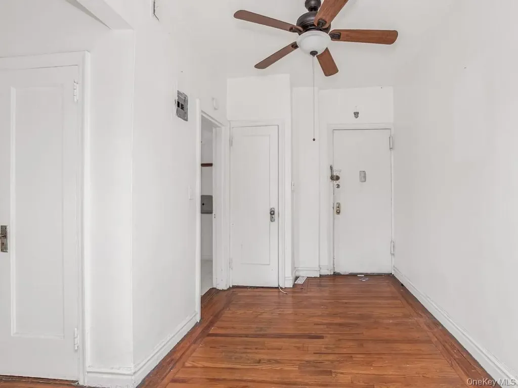 2081 Cruger Avenue Bronx NY 10462