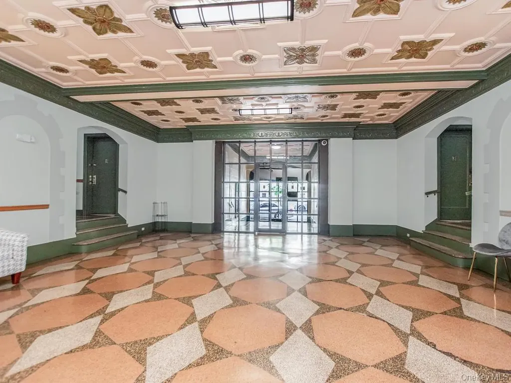 2081 Cruger Avenue Bronx NY 10462