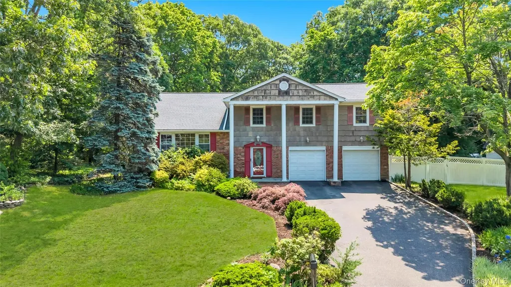 3 Spruce Circle Farmingville NY 11738