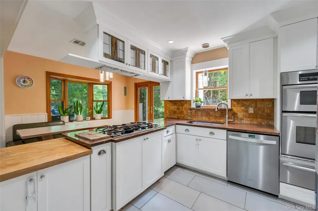 3 Spruce Circle Farmingville NY 11738