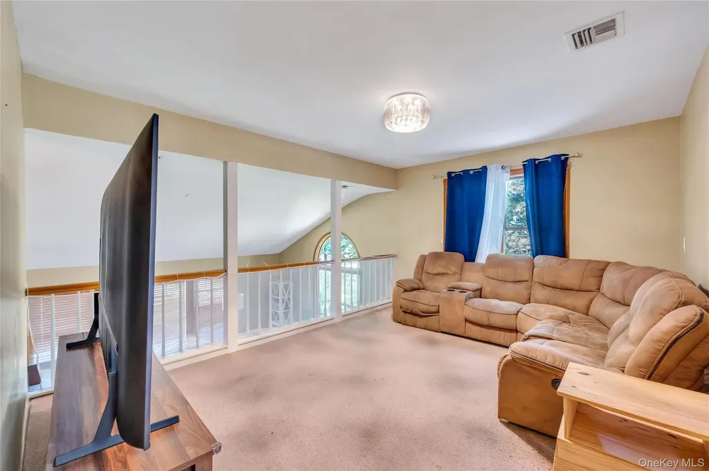 3 Spruce Circle Farmingville NY 11738