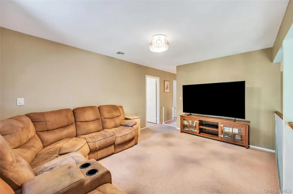 3 Spruce Circle Farmingville NY 11738