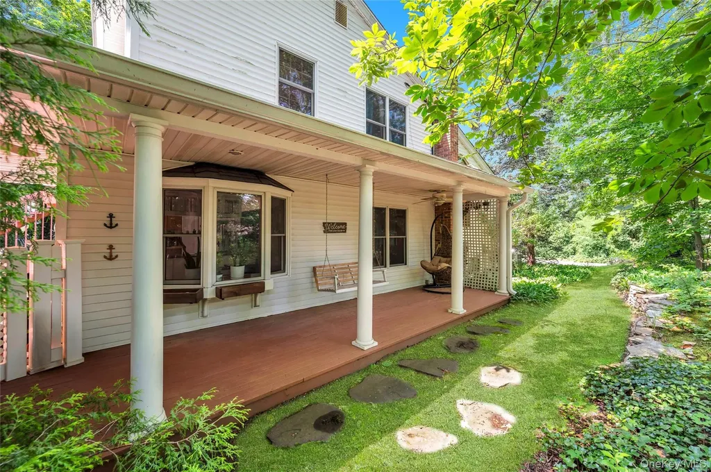 3 Spruce Circle Farmingville NY 11738