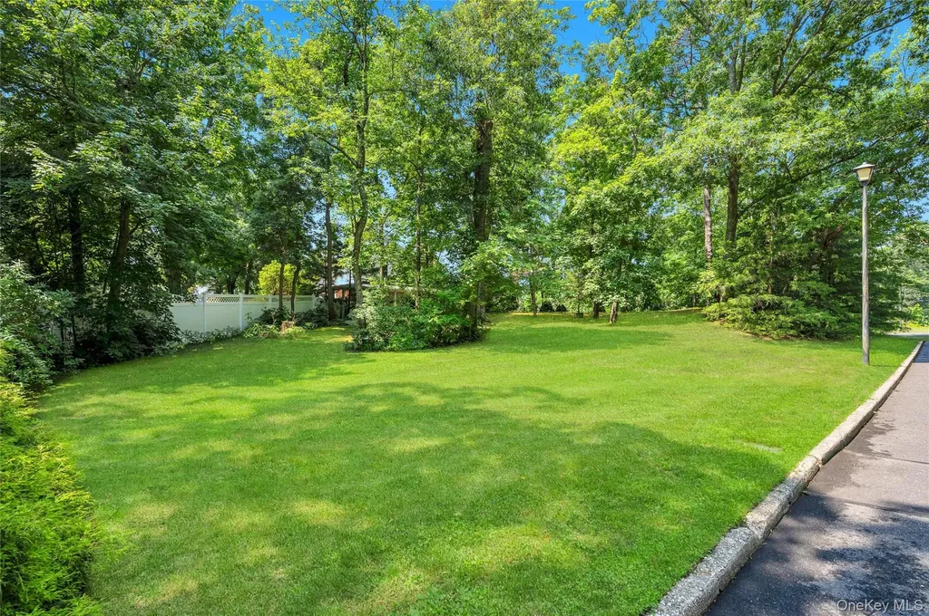 3 Spruce Circle Farmingville NY 11738
