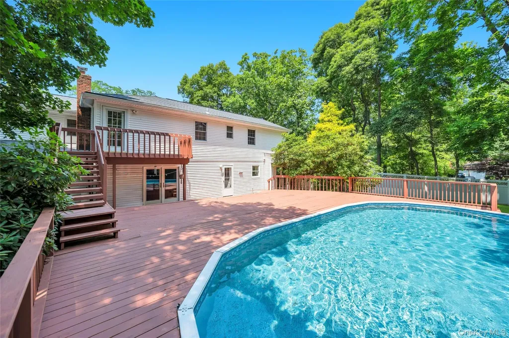 3 Spruce Circle Farmingville NY 11738