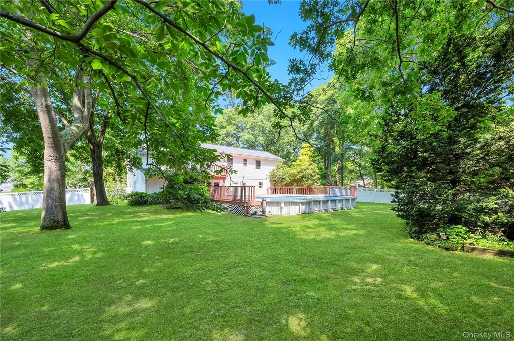 3 Spruce Circle Farmingville NY 11738