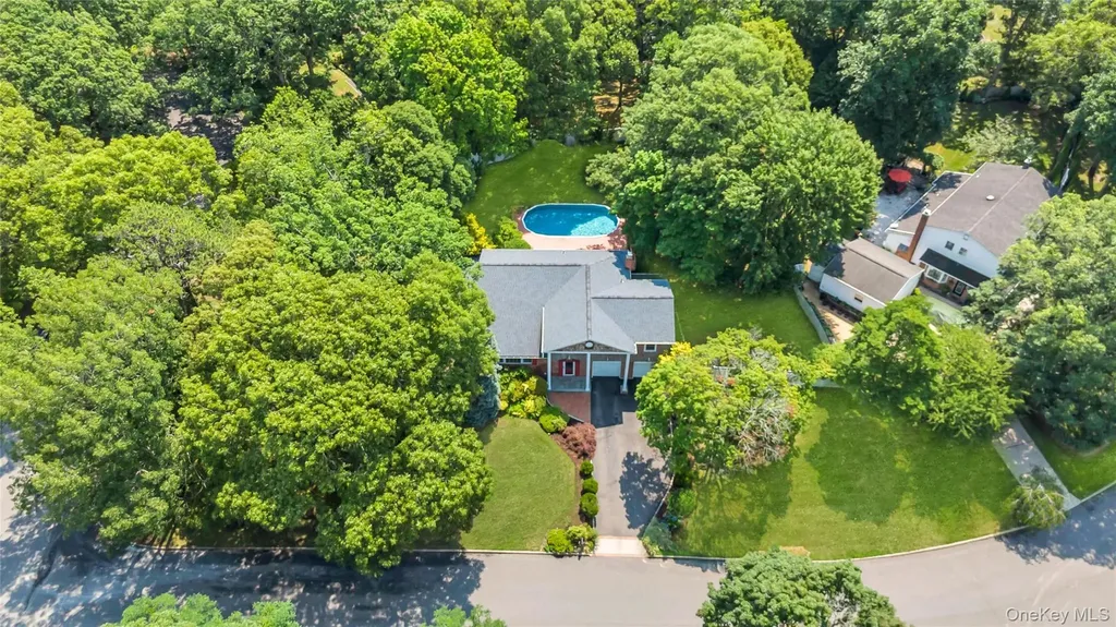 3 Spruce Circle Farmingville NY 11738