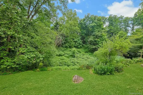 121 Coachlight Square Montrose NY 10548