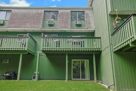 121 Coachlight Square Montrose NY 10548