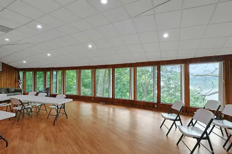 121 Coachlight Square Montrose NY 10548