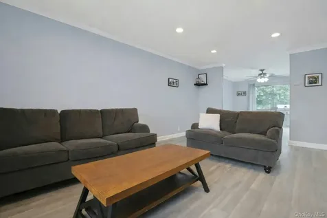 121 Coachlight Square Montrose NY 10548