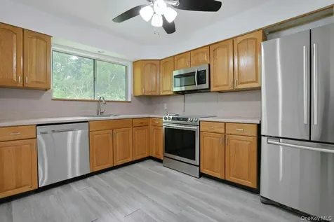 121 Coachlight Square Montrose NY 10548