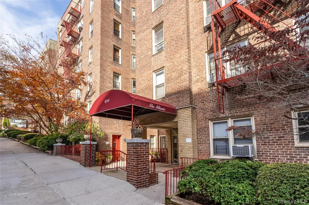 67-25 Clyde Street Forest Hills NY 11375