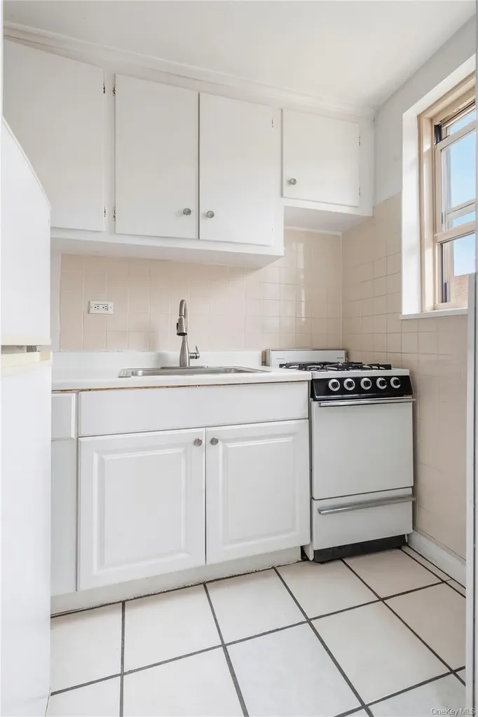67-25 Clyde Street Forest Hills NY 11375
