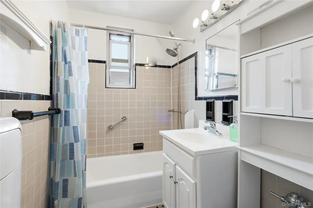 67-25 Clyde Street Forest Hills NY 11375