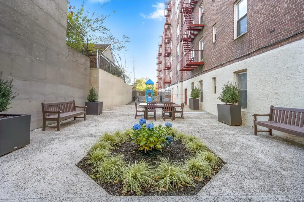 67-25 Clyde Street Forest Hills NY 11375