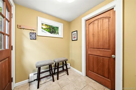 16 Sagamore Road East Norwich NY 11732