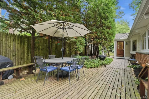 16 Sagamore Road East Norwich NY 11732