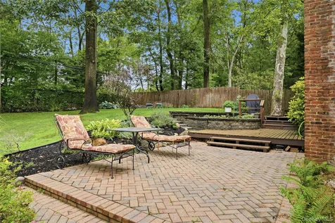 16 Sagamore Road East Norwich NY 11732